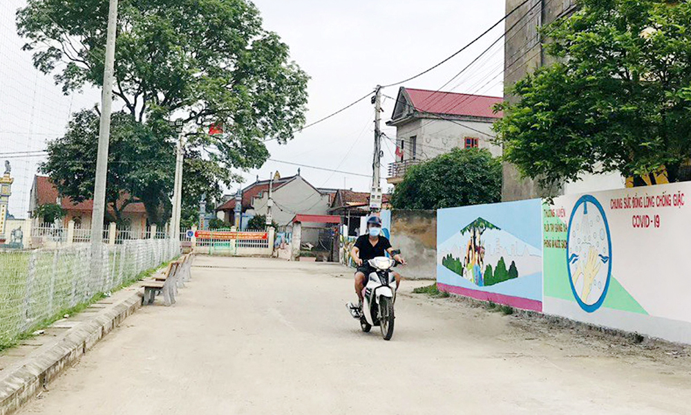 High public esteem helps widen rural roads in Viet Yen township 